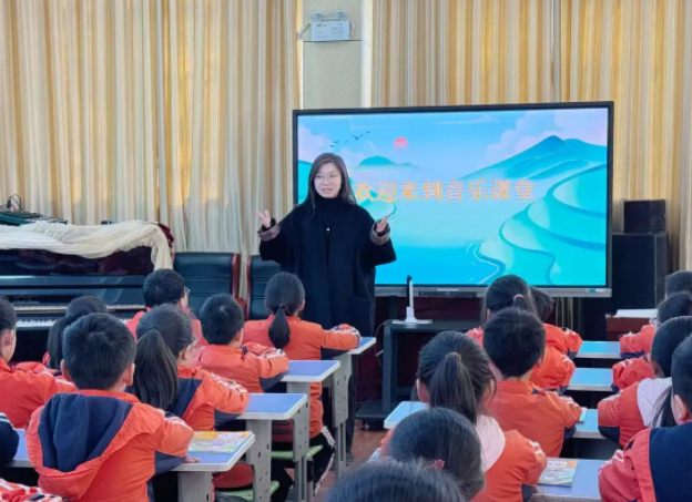 架起了家校社协同育人的云端桥梁让常识