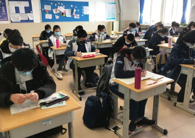 打破传统讲堂壁垒让师友合作成为提升教