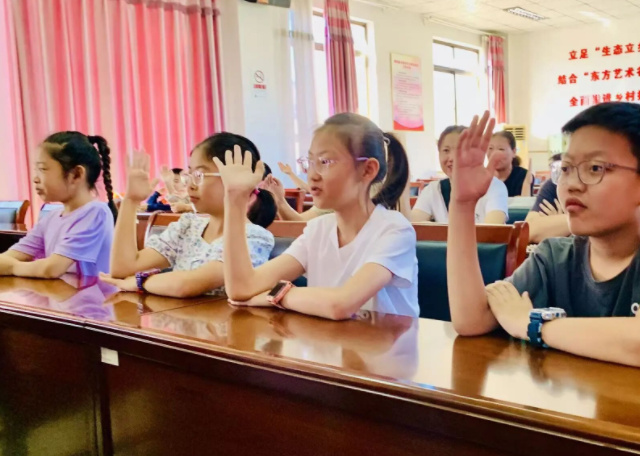 家长应供认教育的有限性也承受自身的有限性放下全知全能的重负