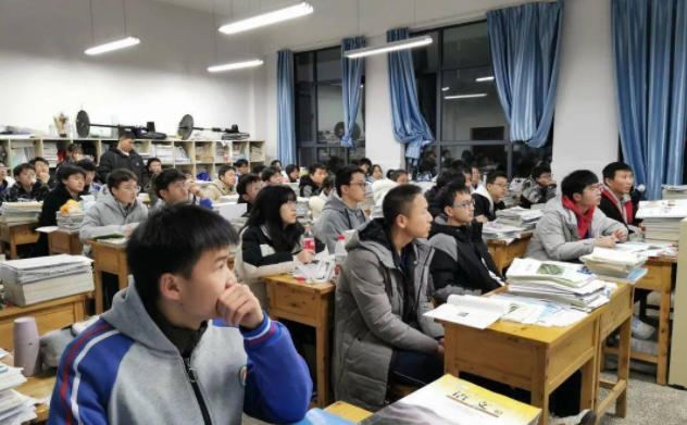 教师指导下推动主动发展在严谨学业质量